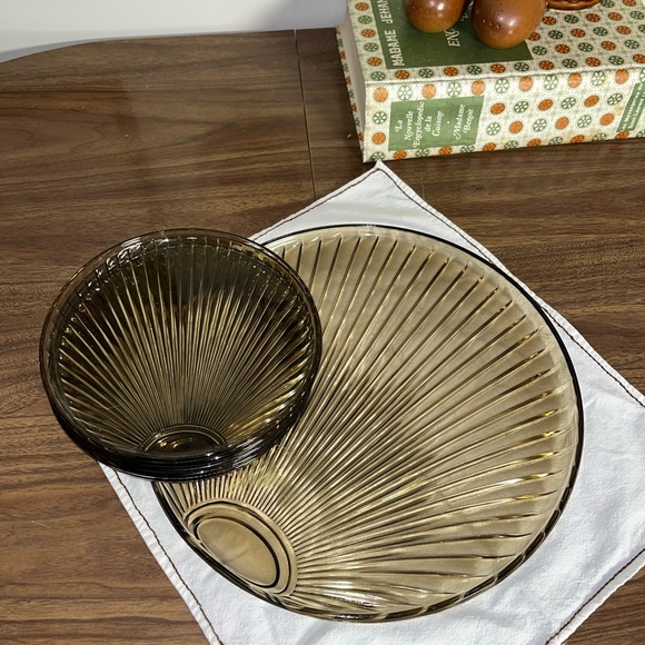 6 VINTAGE SMOKED AMBER GLASS PLATES - Picture 3 of 10